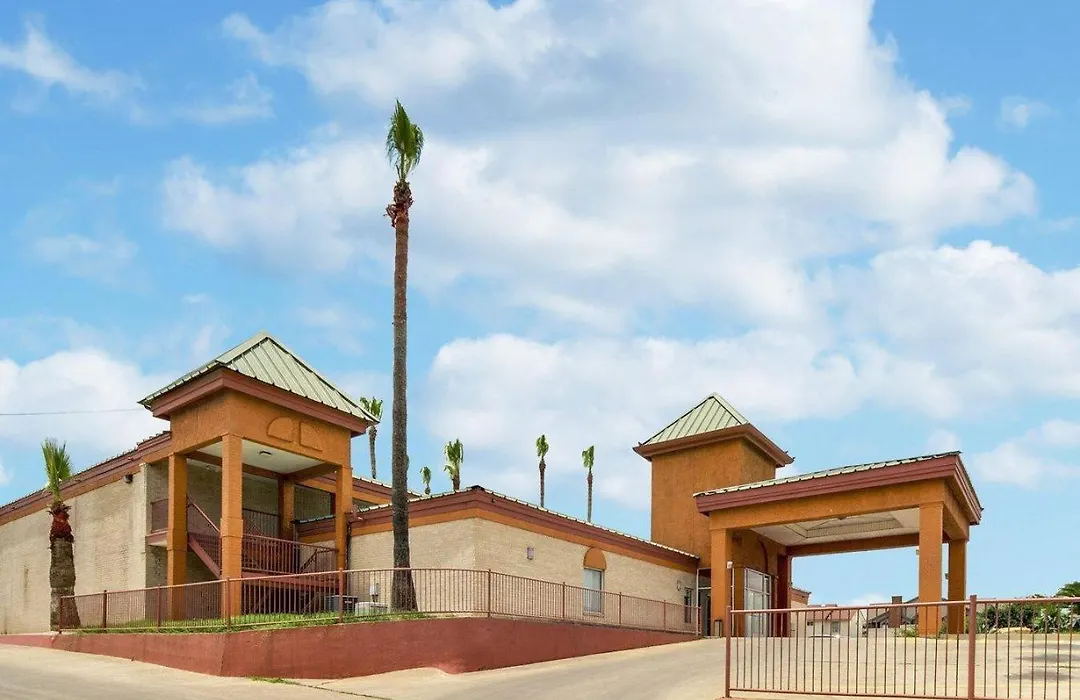 Econo Lodge Inn & Suites Eagle Pass-1