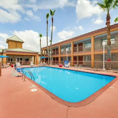 Econo Lodge Inn & Suites Eagle Pass-3